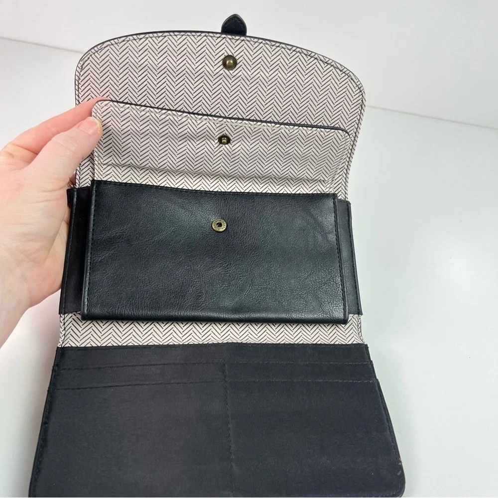 Women’s Black Folding Wallet and Turquoise Eyeglasses Case Set
